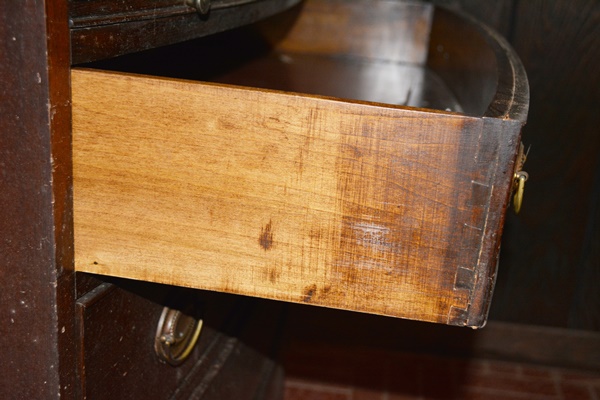 Vintage Hepplewhite Style Mahogany Bachelors Chest