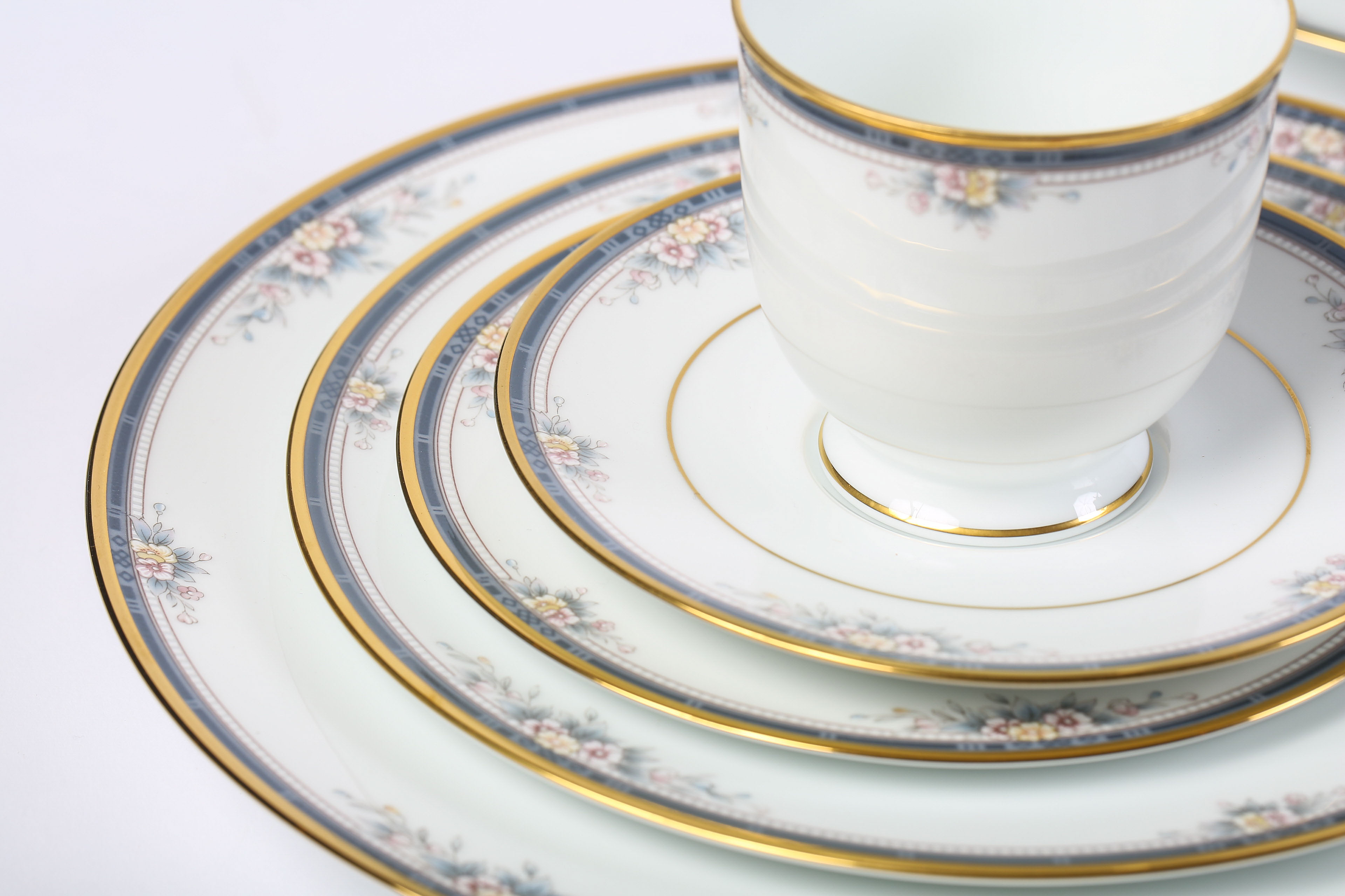 Noritake "Ontario" 40-Piece China Set
