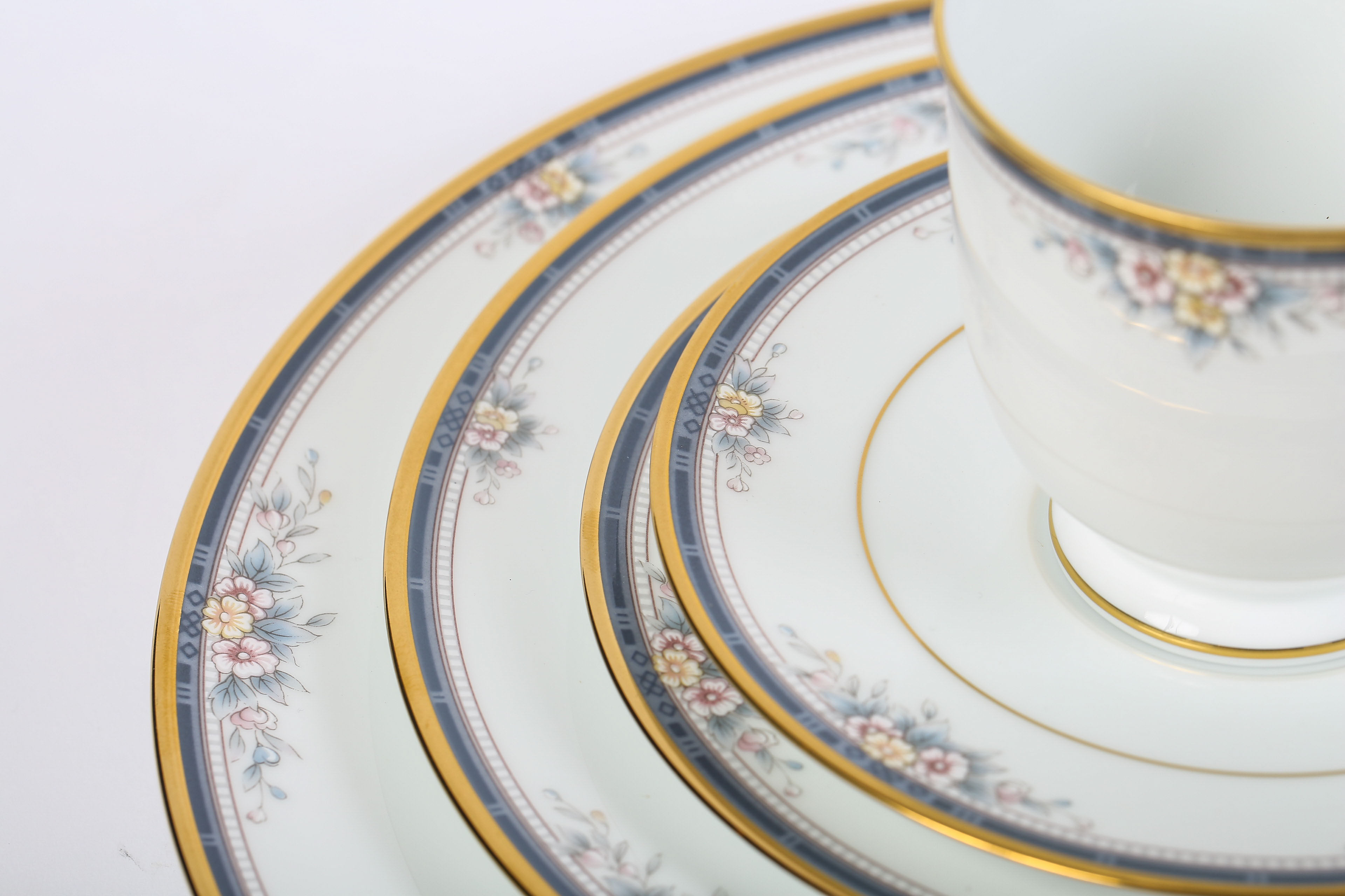 Noritake "Ontario" 40-Piece China Set