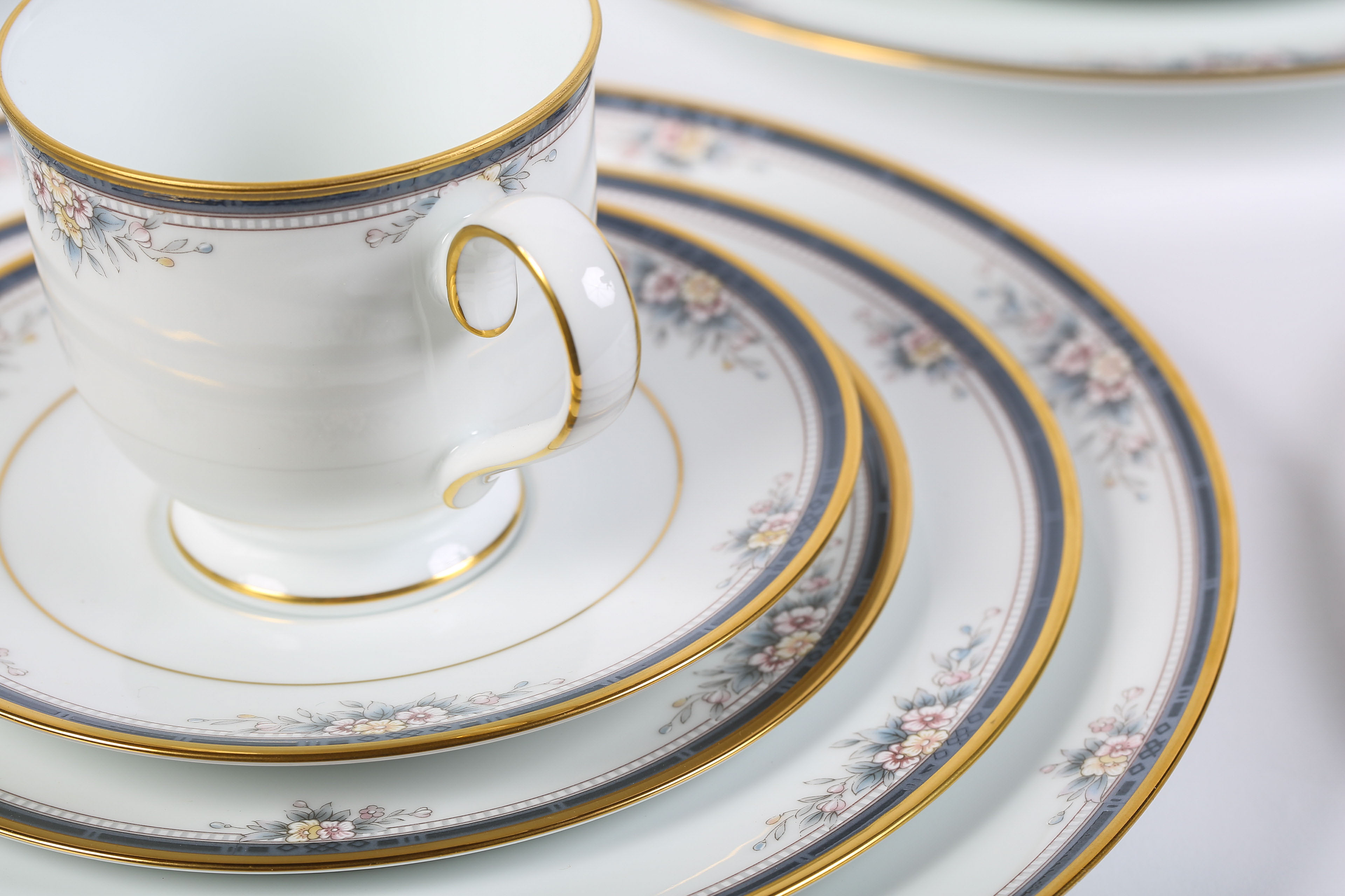 Noritake "Ontario" 40-Piece China Set
