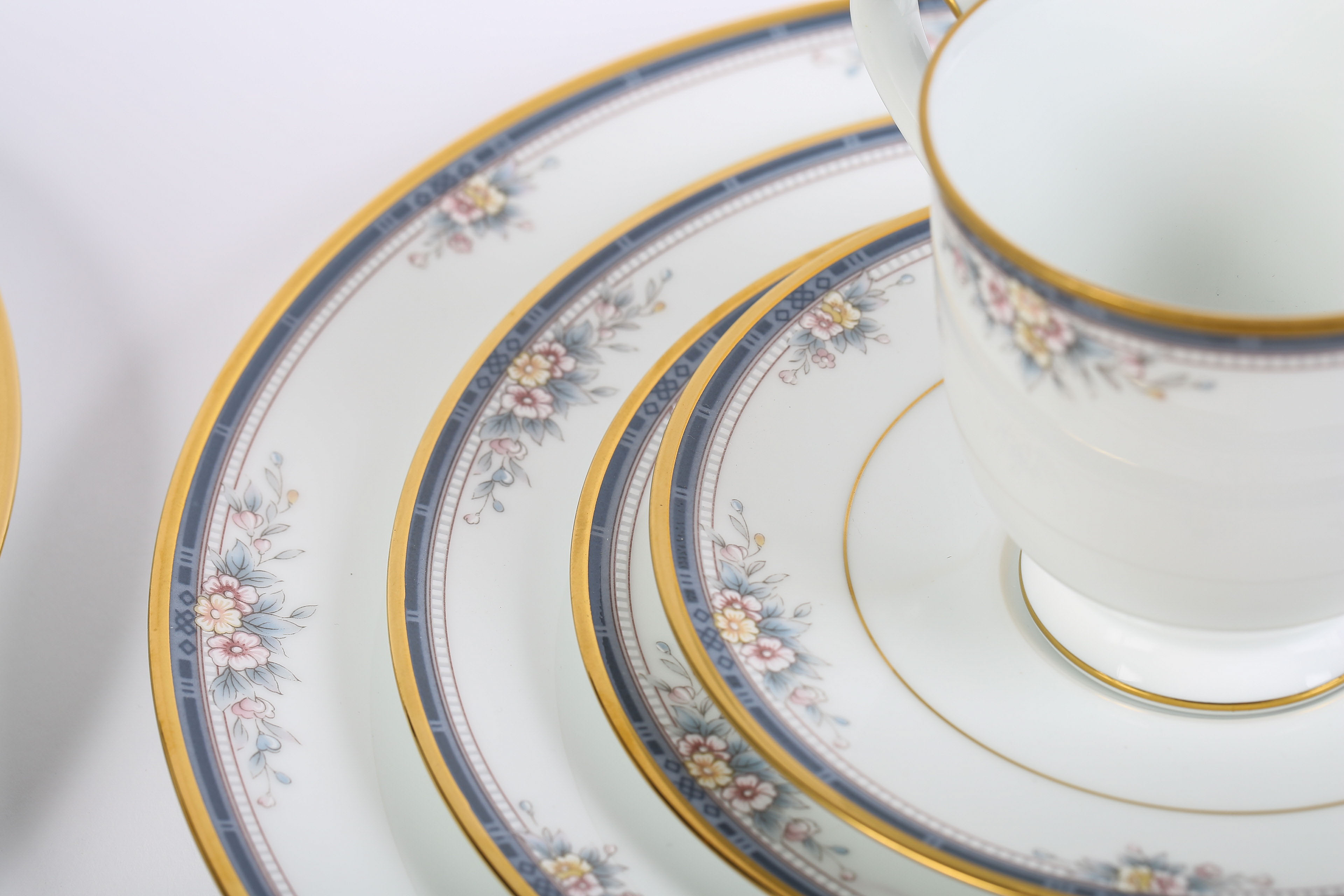 Noritake "Ontario" 40-Piece China Set