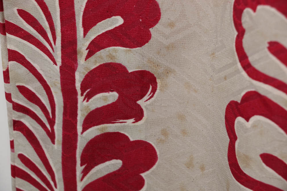 Japanese Showa Era (1926-1989) Silk Kimono in Foliate Pattern