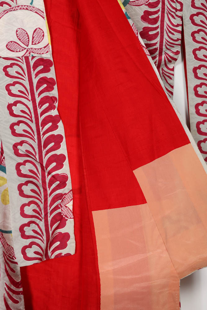 Japanese Showa Era (1926-1989) Silk Kimono in Foliate Pattern