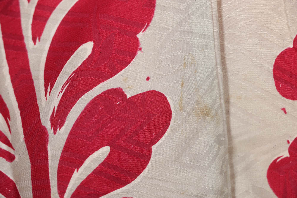 Japanese Showa Era (1926-1989) Silk Kimono in Foliate Pattern