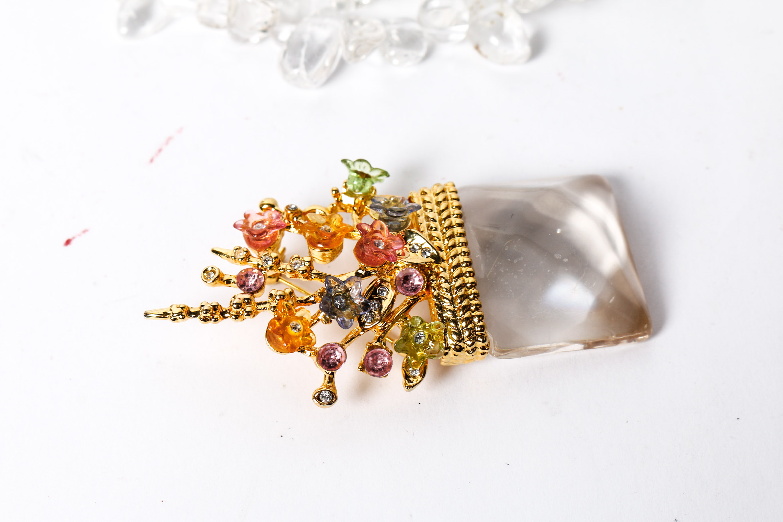 Polished Glass Necklace With Floral Brooch
