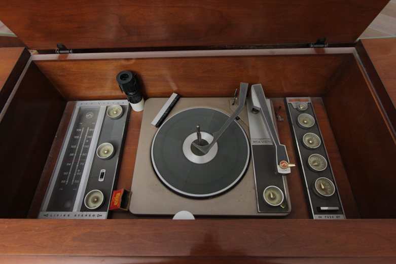 Vintage RCA Victor Victrola Console