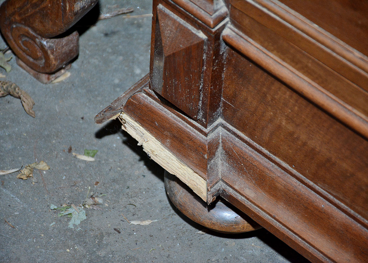 Antique Eastlake Style Marble Top Chest of Drawers With Vanity Mirror