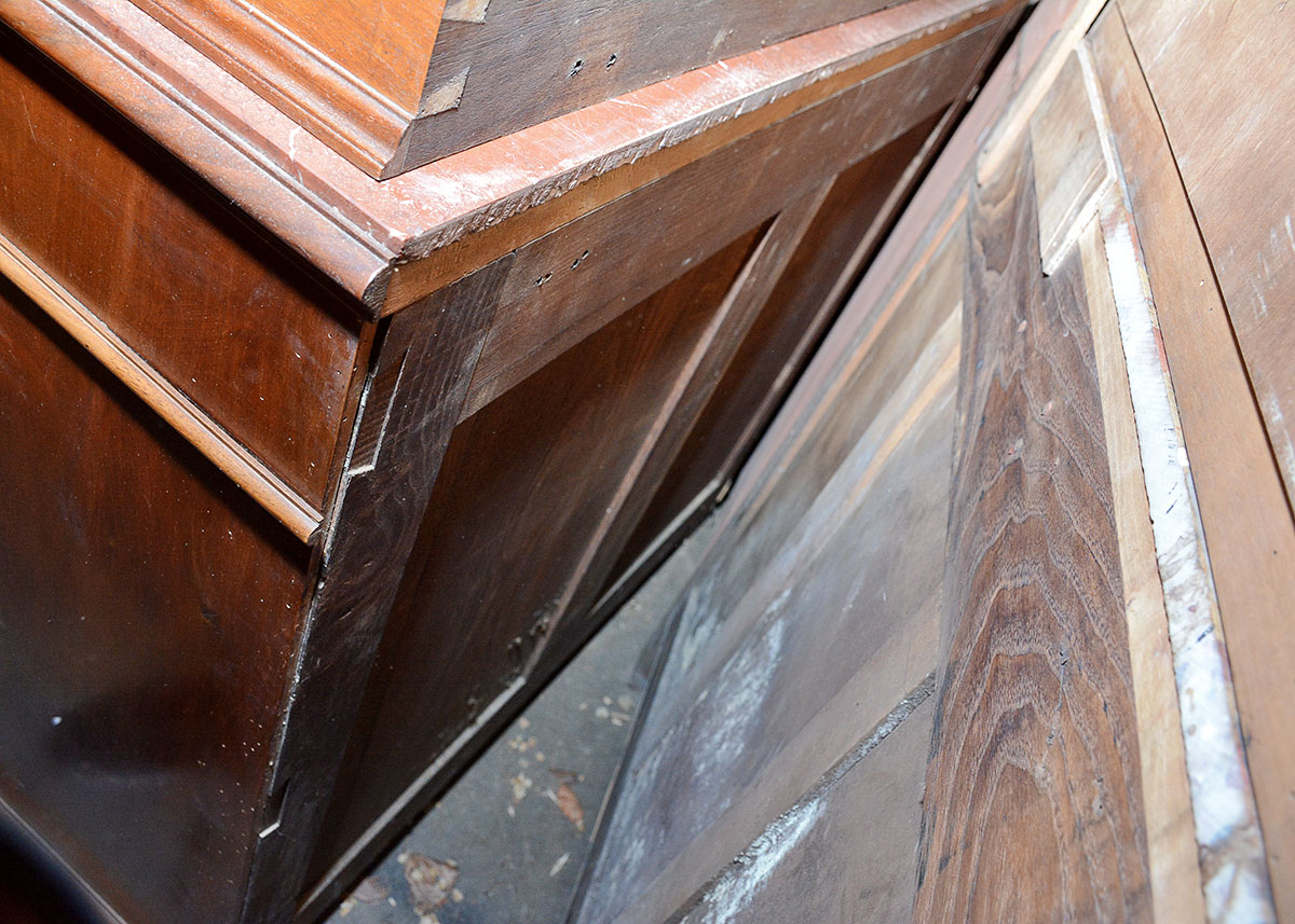 Antique Eastlake Style Marble Top Chest of Drawers With Vanity Mirror