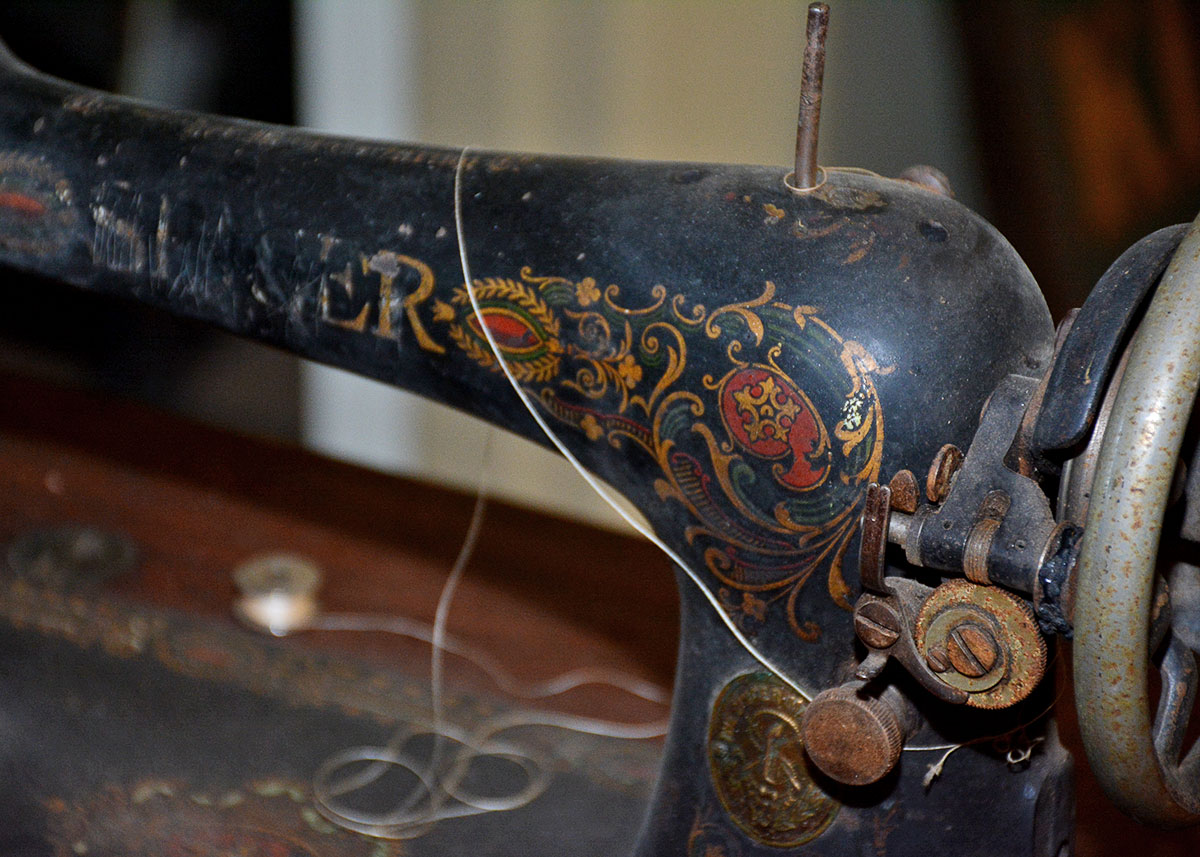Antique Singer Sewing Machine with Treadle Table