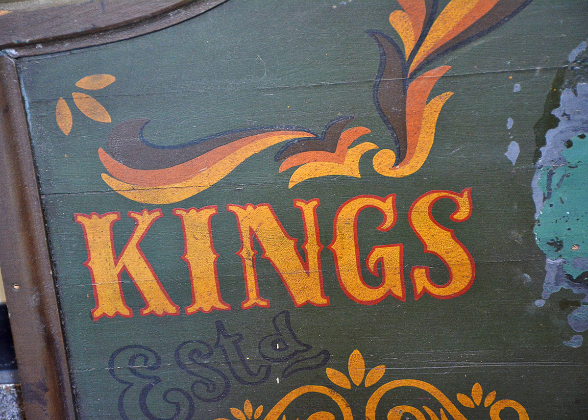 Hand-Painted Wooden Sign "King's Head"
