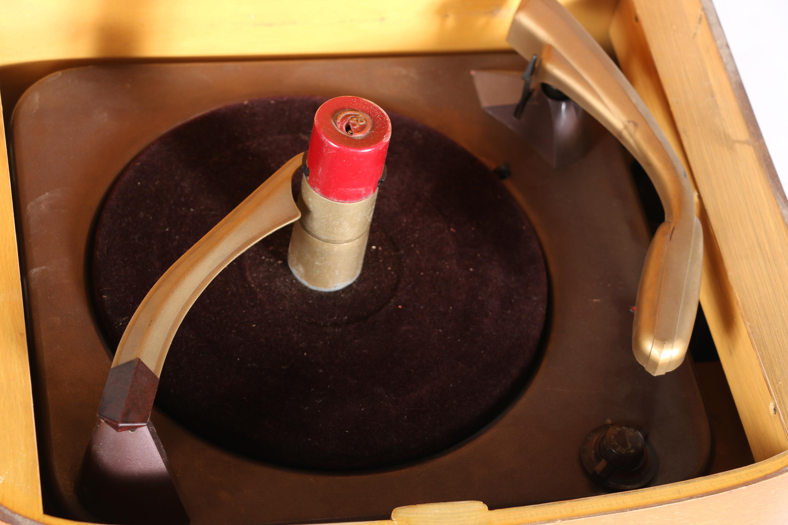 Wilcox-Gay Vintage Turntable