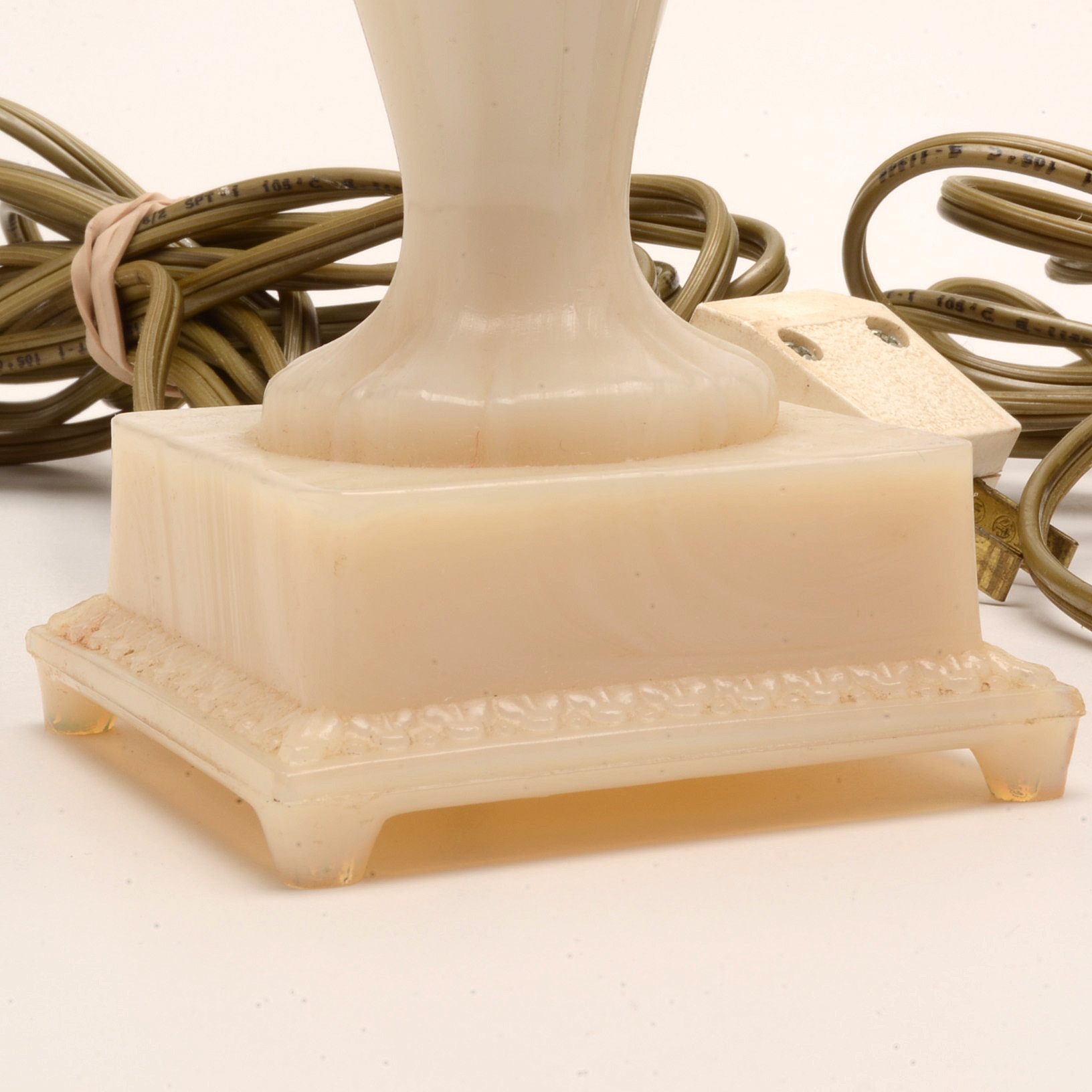 Vintage Aladdin Alacite Boudoir Lamps