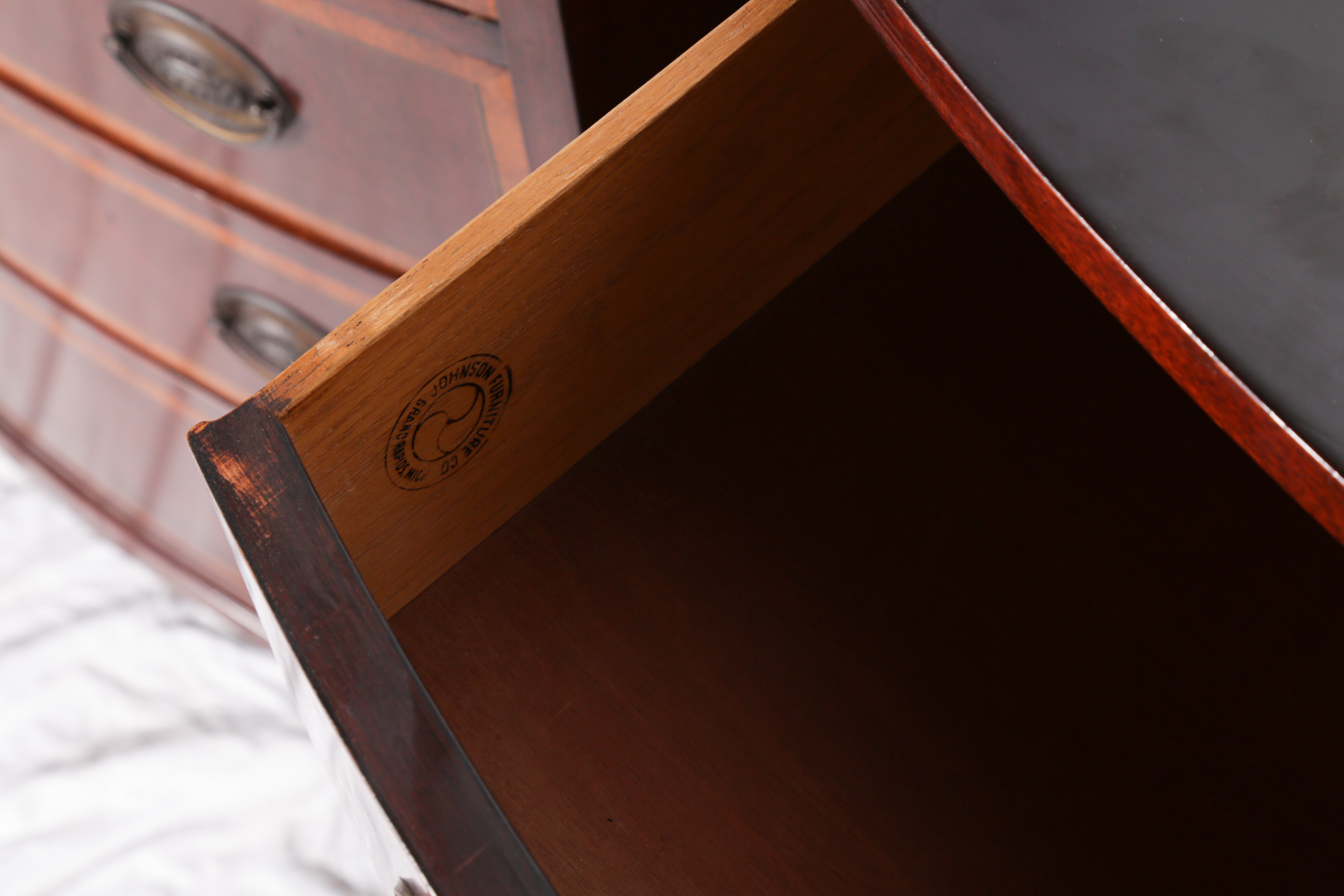 Vintage Hepplewhite Style Mahogany Chest of Drawers by Johnson Furniture