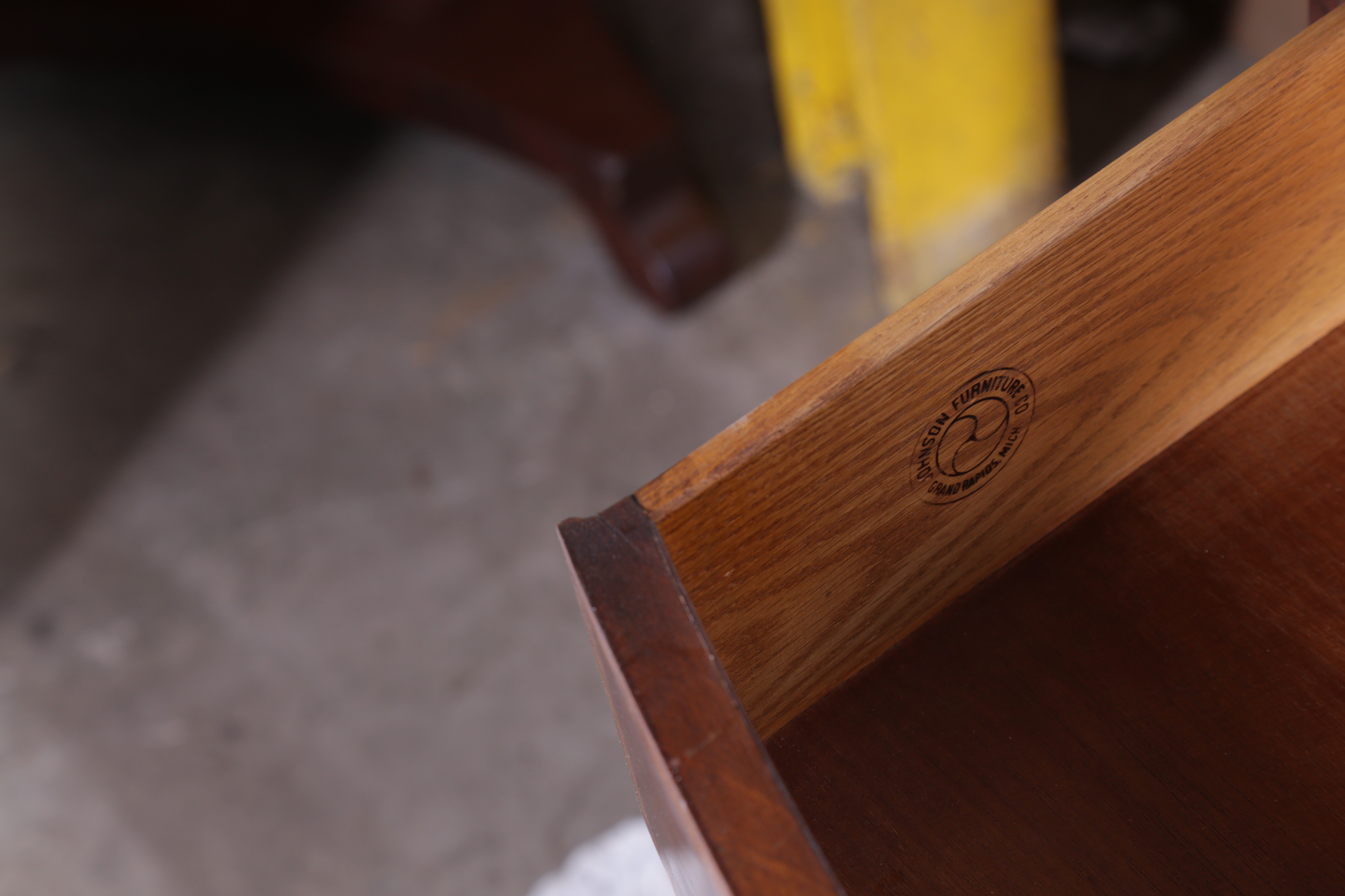 Vintage Hepplewhite Style Mahogany Chest of Drawers by Johnson Furniture