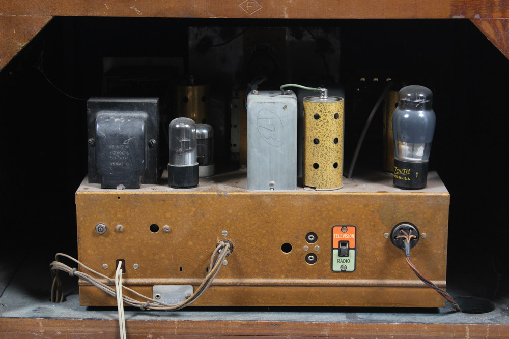 Vintage Zenith Long Distance Tube Radio