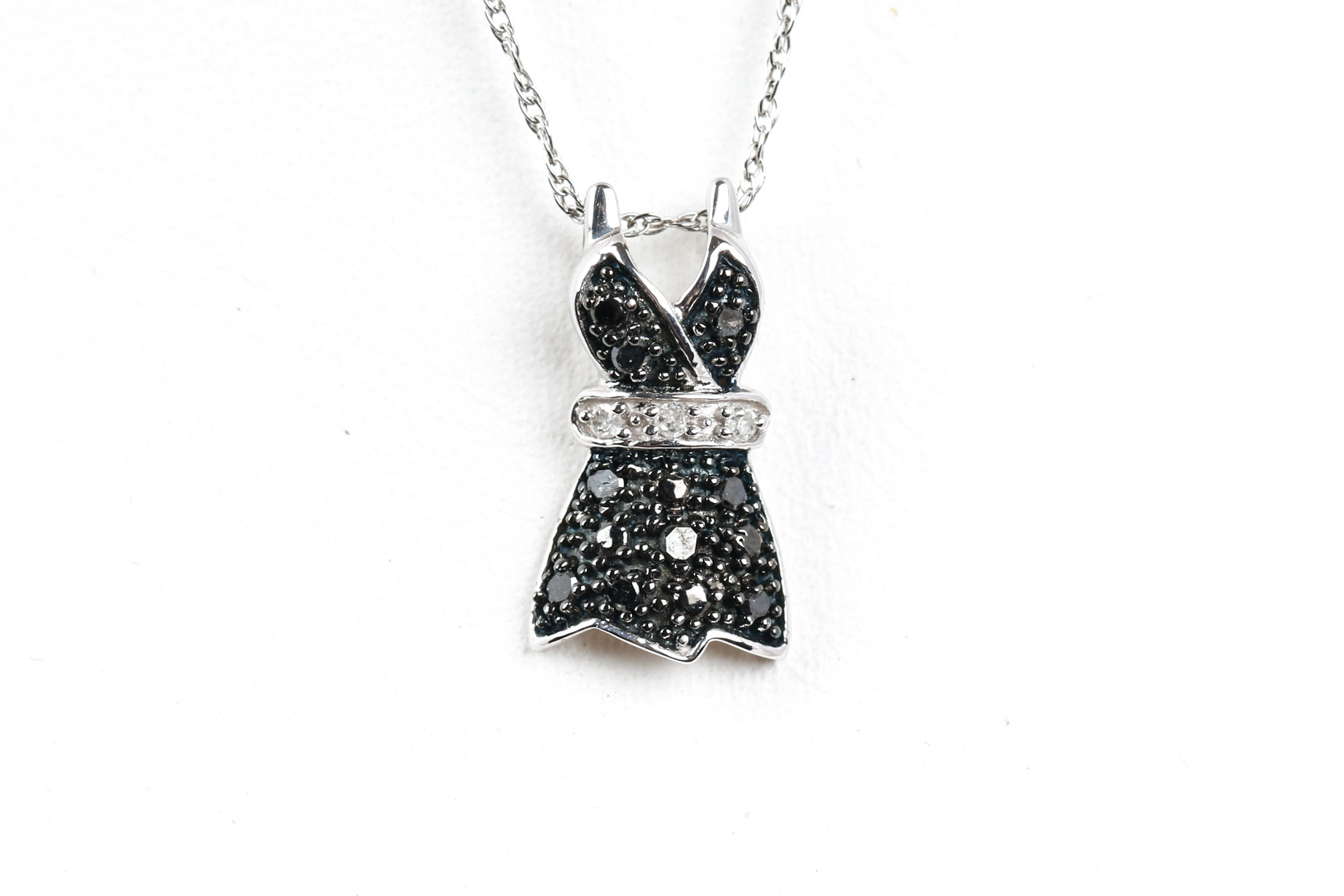 10K White Gold Diamond Pendant Necklace
