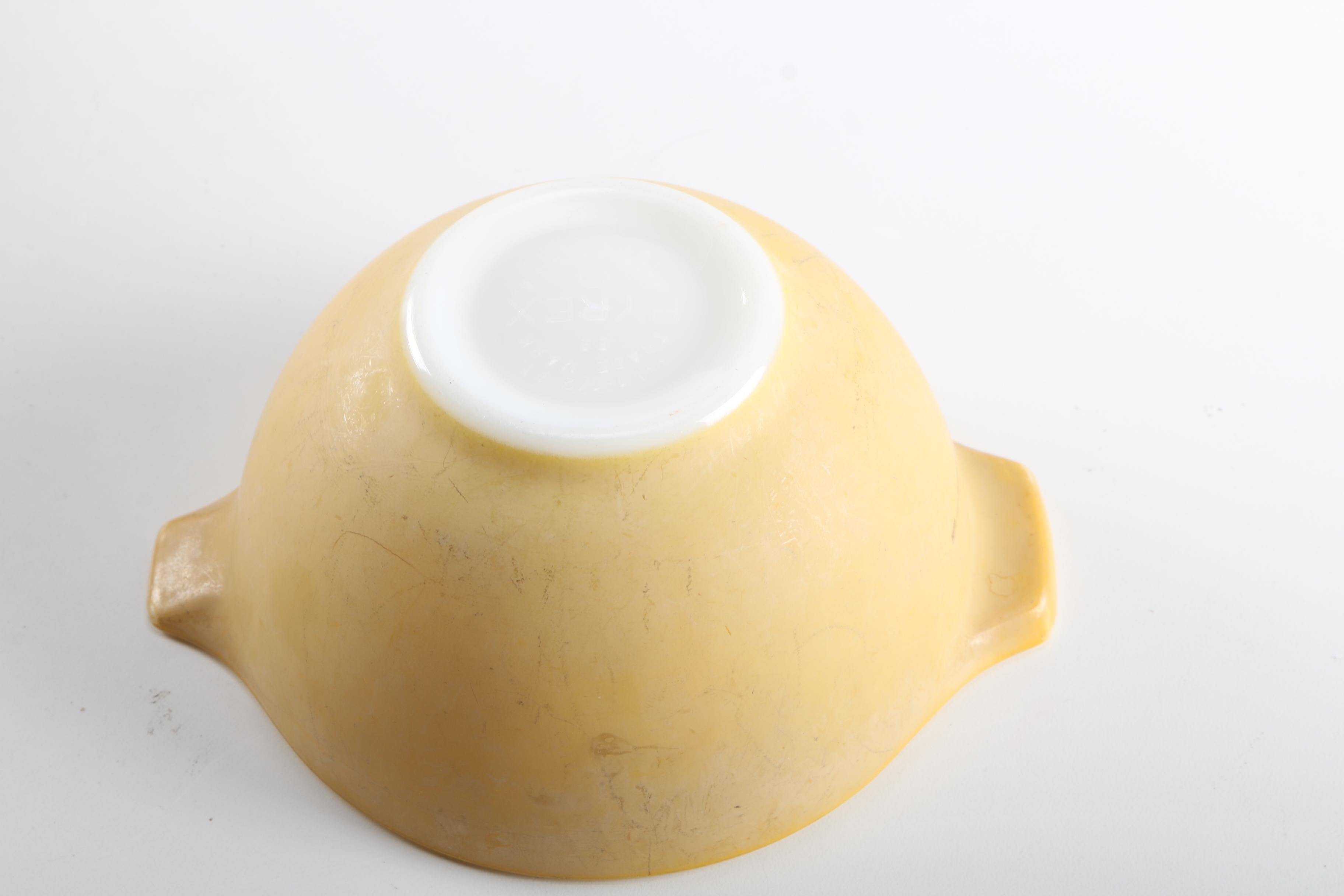 Pyrex "Daisy" Mixing Bowls