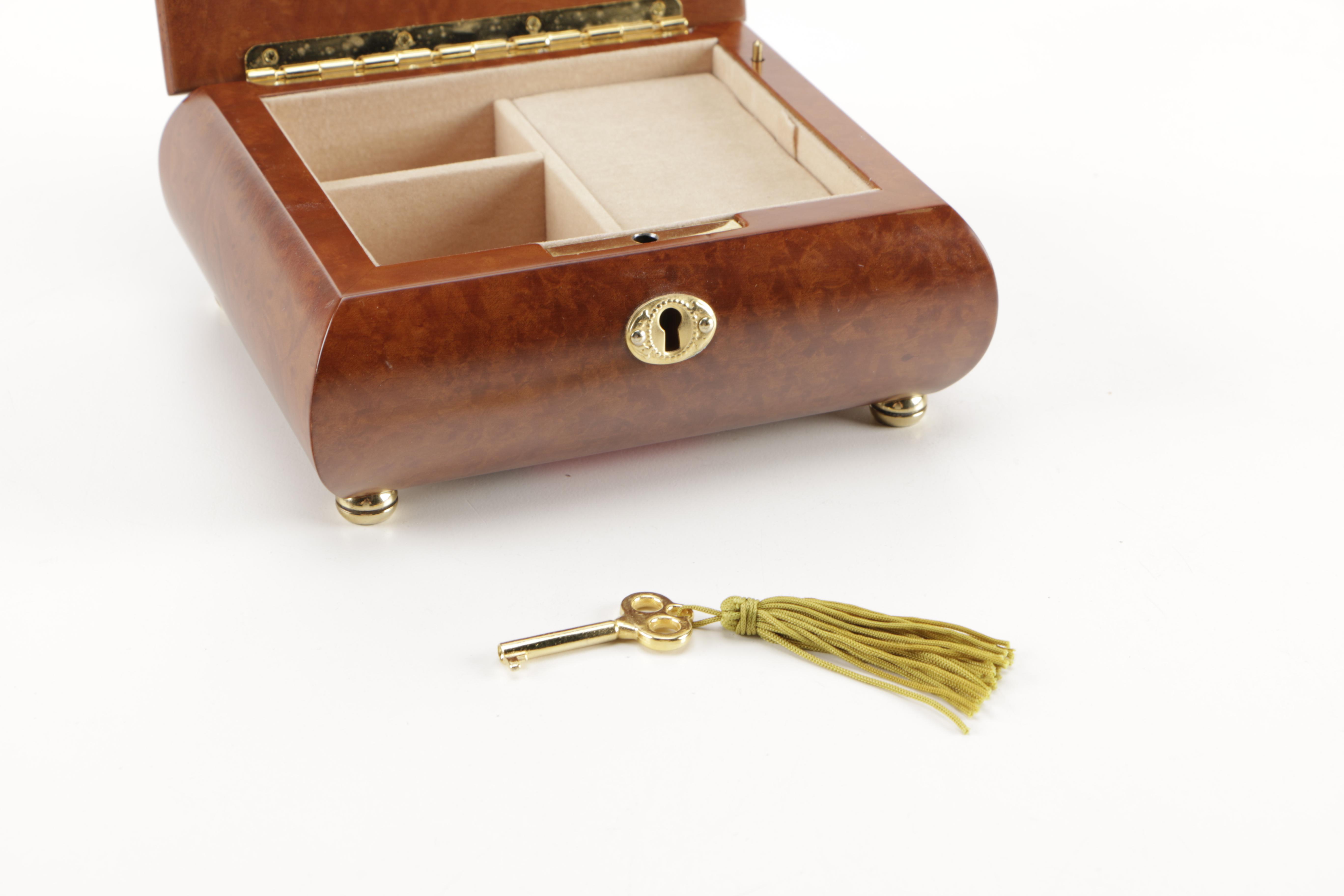 Musical Jewelry Box That Plays "I Will Always Love You"