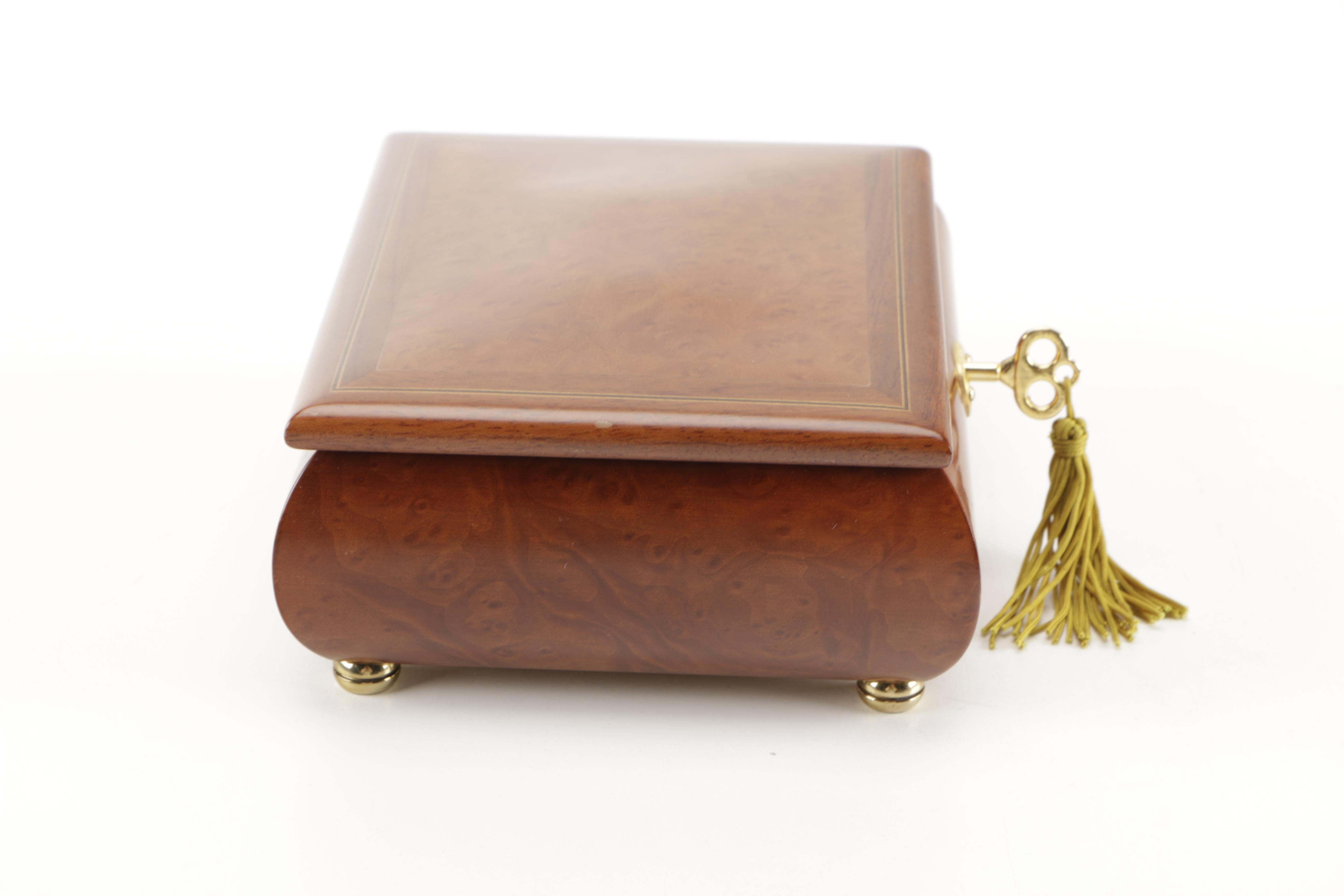 Musical Jewelry Box That Plays "I Will Always Love You"