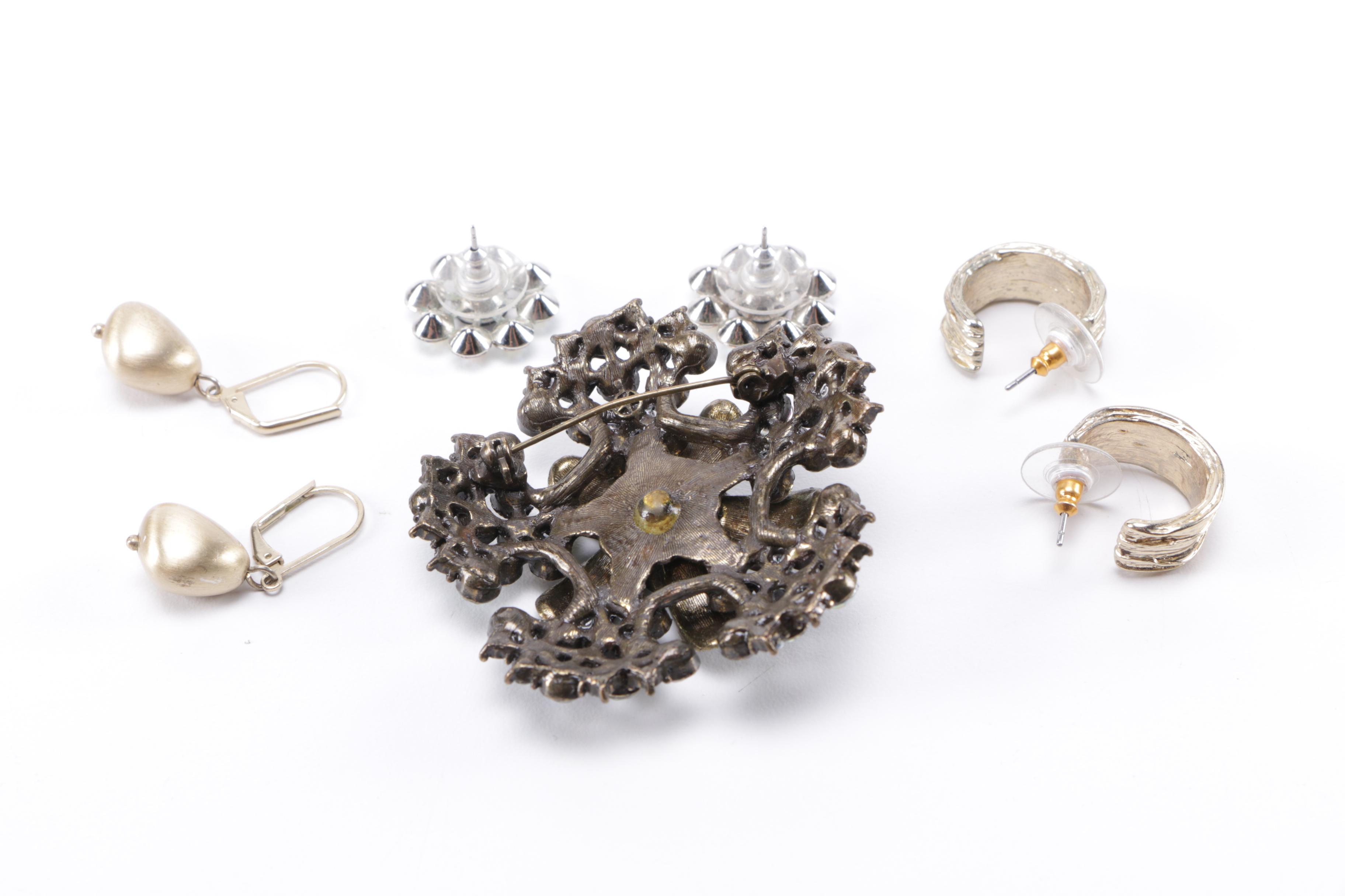 Assortment of Jewelry Featuring Sterling Silver