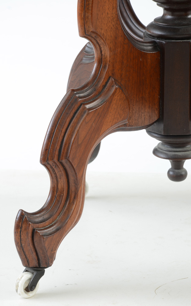 Victorian Oak Parlor Table