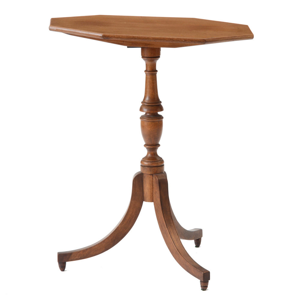 Federal Style Mahogany Tilt-Top Table