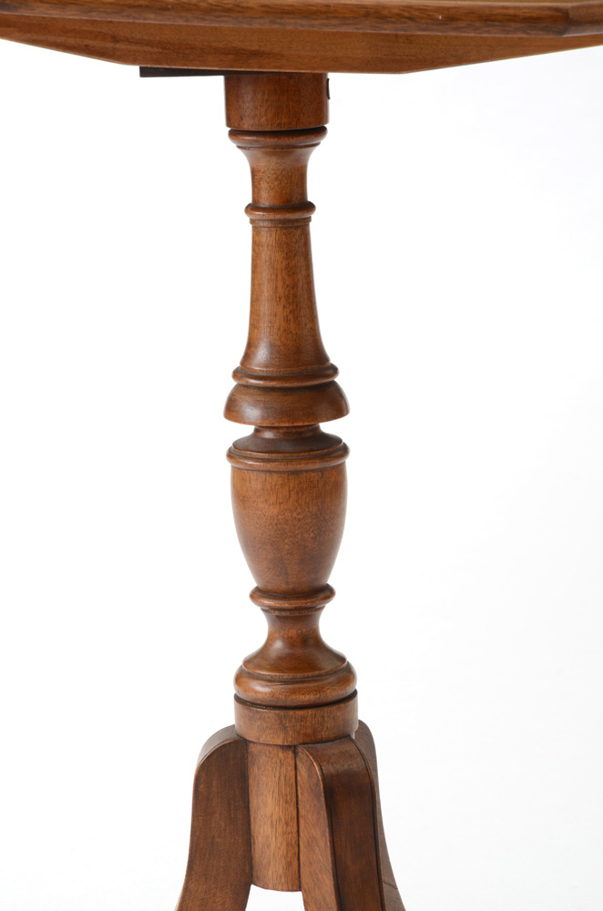 Federal Style Mahogany Tilt-Top Table