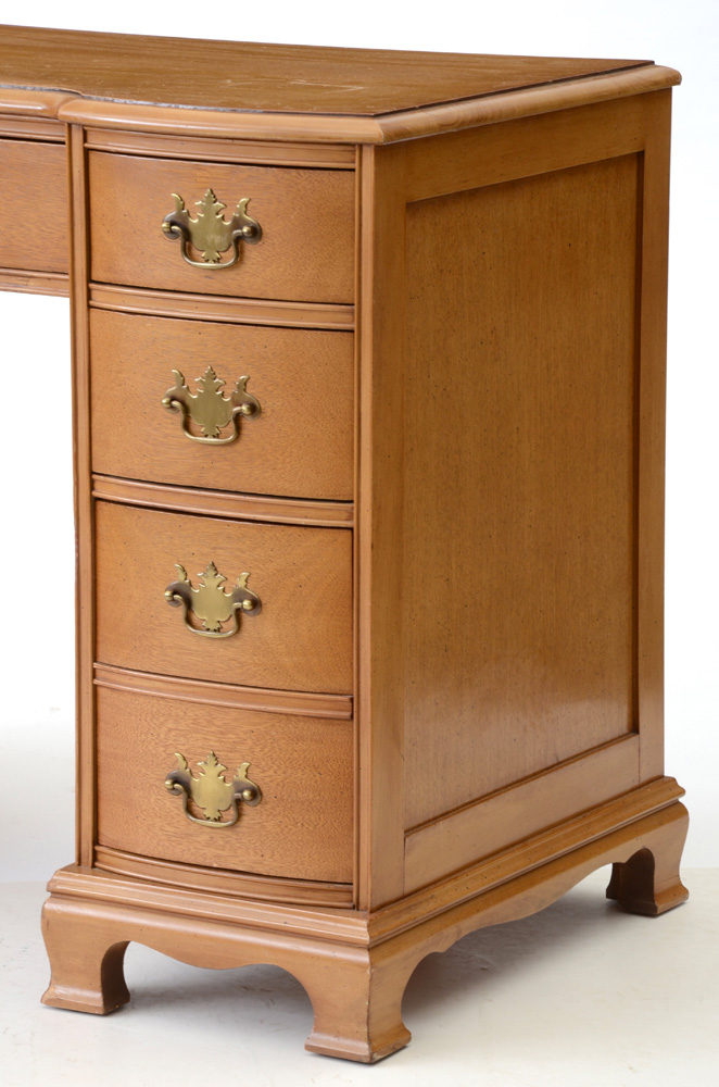 Vintage Light Mahogany Finish Knee Hole Desk and Chair