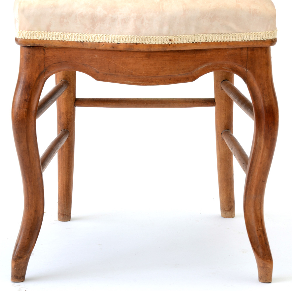 Vintage Light Mahogany Finish Knee Hole Desk and Chair