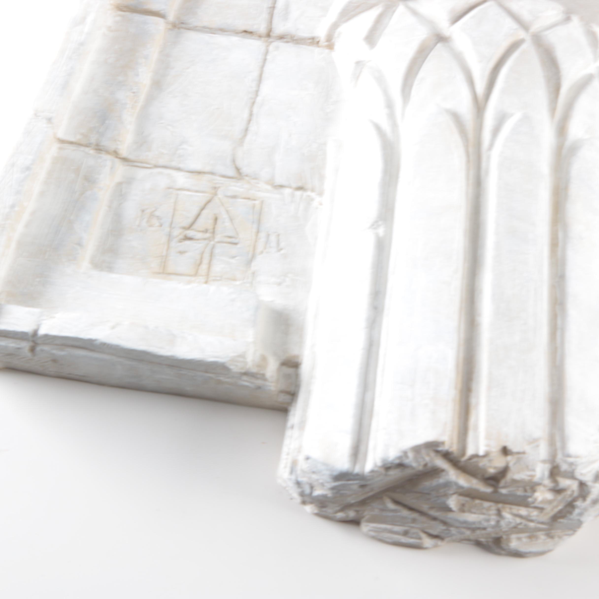 Resin Reproduction Wall Hanging With Column