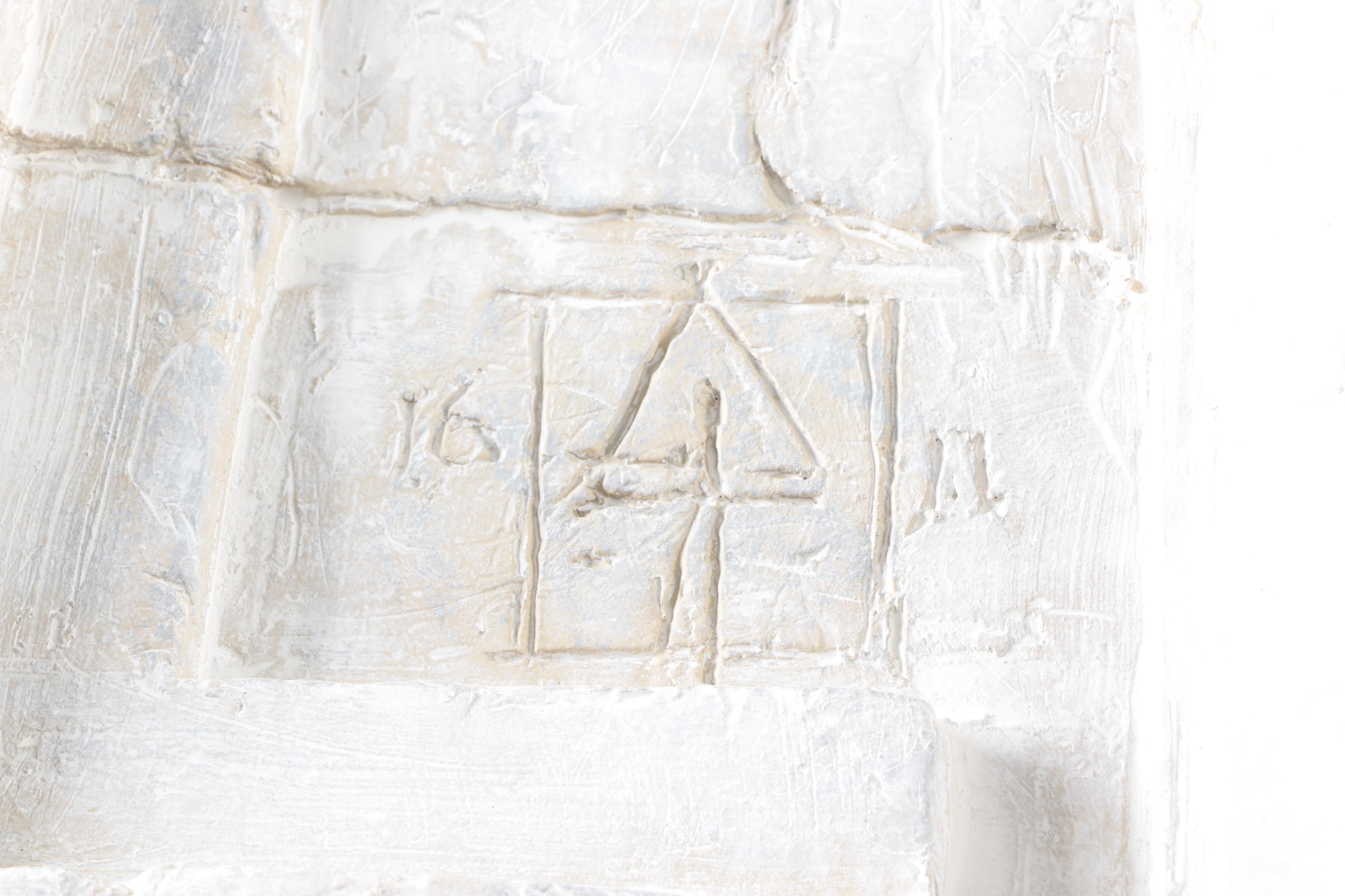 Resin Reproduction Wall Hanging With Column