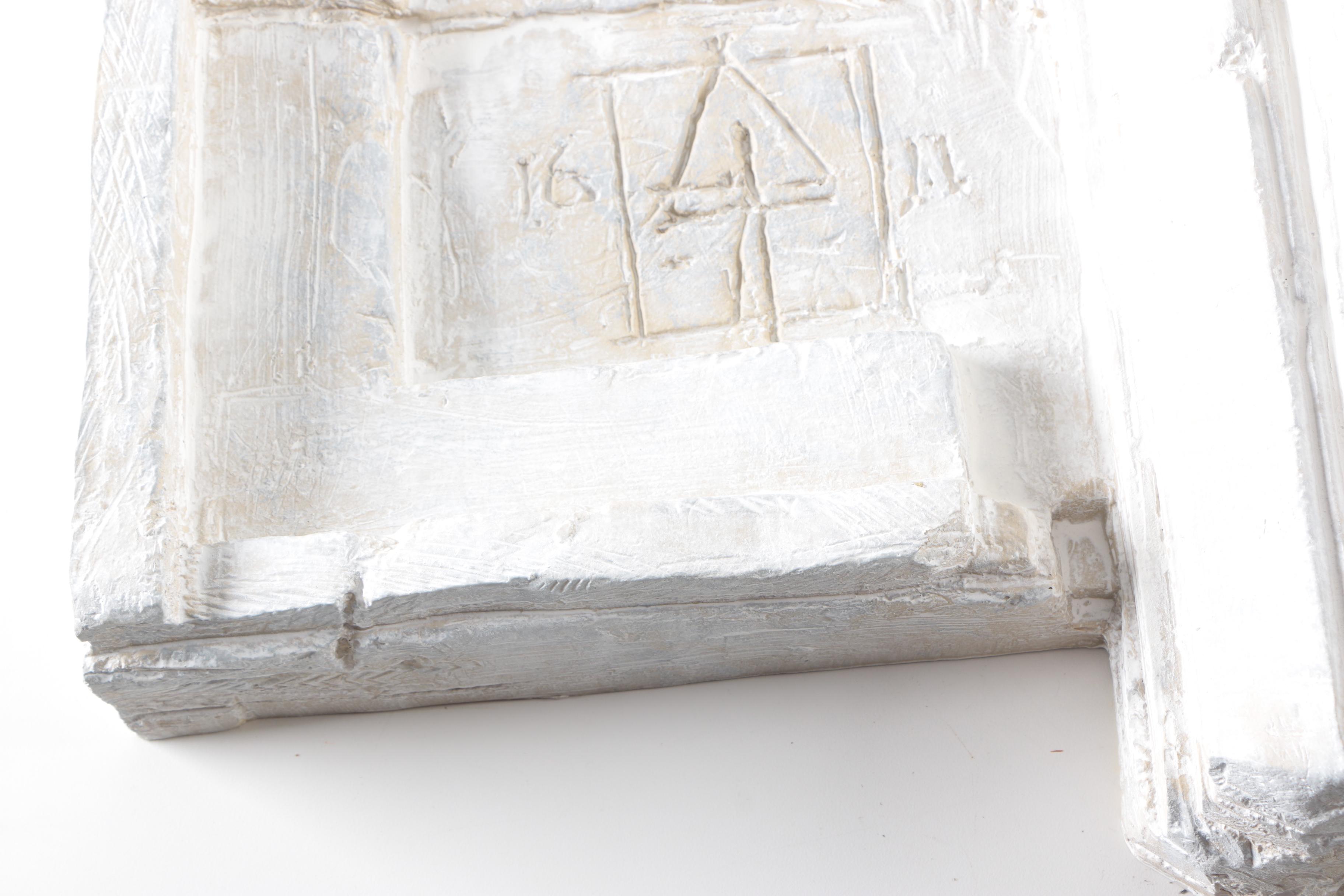 Resin Reproduction Wall Hanging With Column