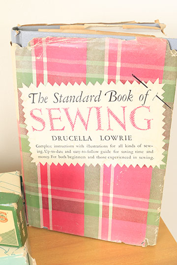 Vintage Singer Sewing Machine and Accessories