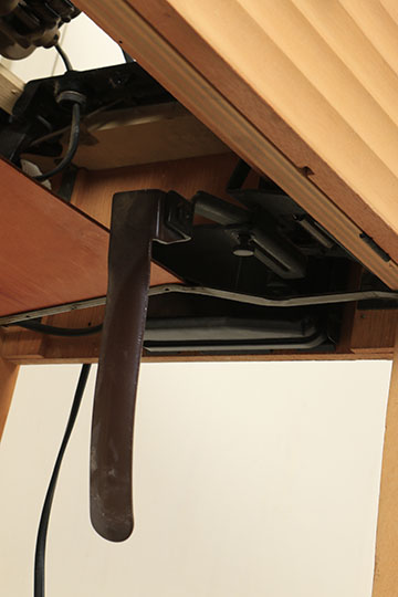 Vintage Singer Sewing Machine and Accessories