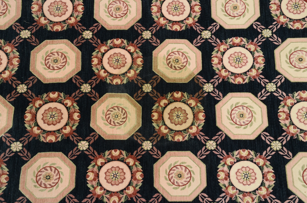 Machine Woven Octagonal Wool Rug