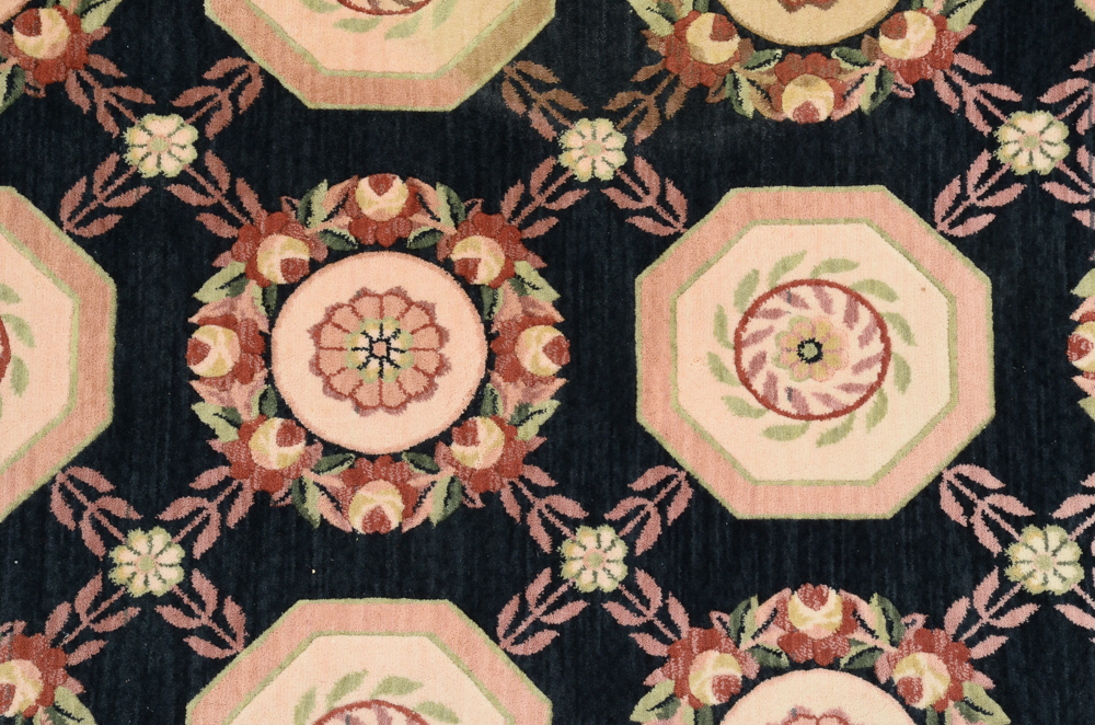 Machine Woven Octagonal Wool Rug