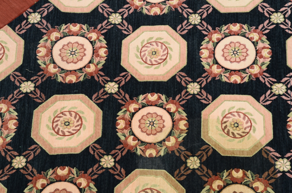 Machine Woven Octagonal Wool Rug