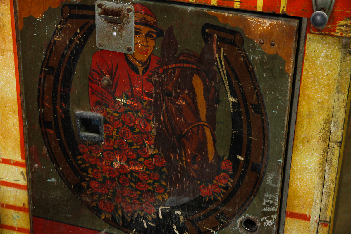 1950 Bally "Turf King" Bingo Pinball Machine
