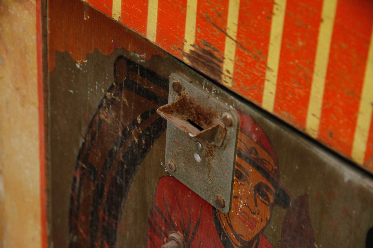 1950 Bally "Turf King" Bingo Pinball Machine