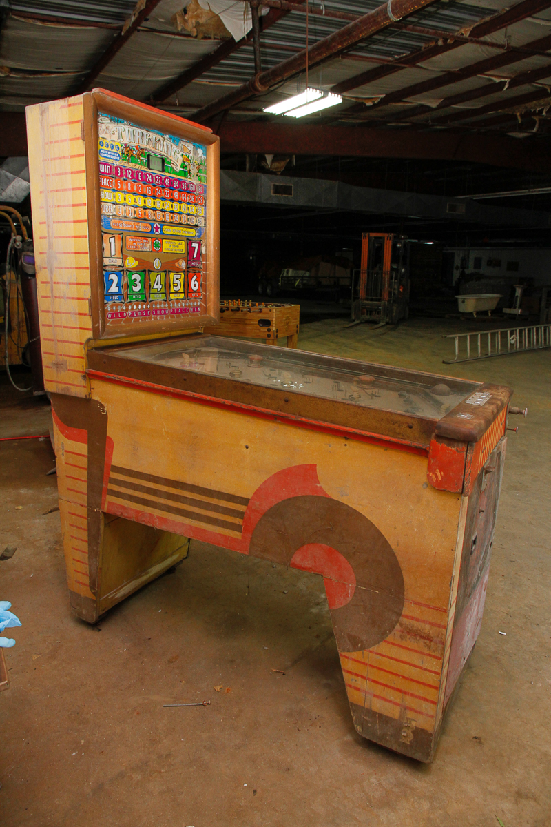 1950 Bally "Turf King" Bingo Pinball Machine