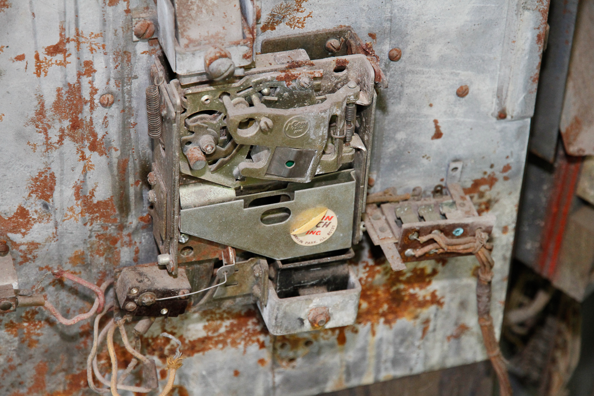 1950 Bally "Turf King" Bingo Pinball Machine