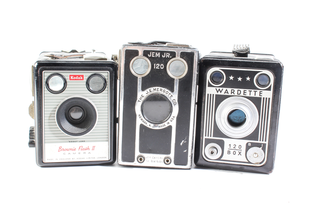 Vintage Twin-Lens Reflex Cameras Featuring Wardette and Kodak
