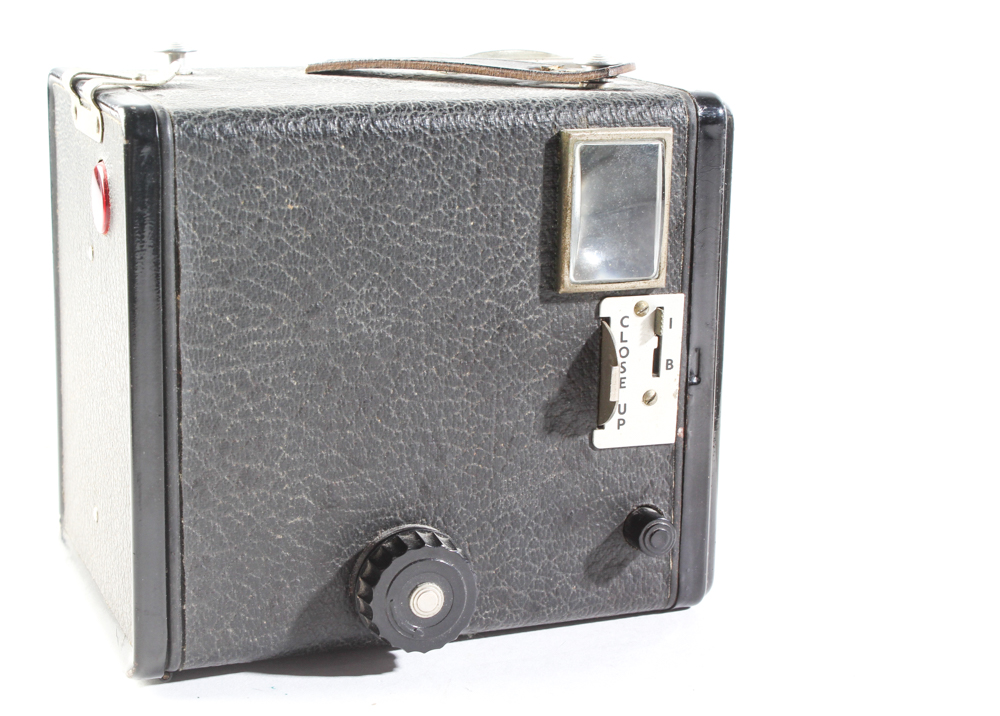 Vintage Twin-Lens Reflex Cameras Featuring Wardette and Kodak