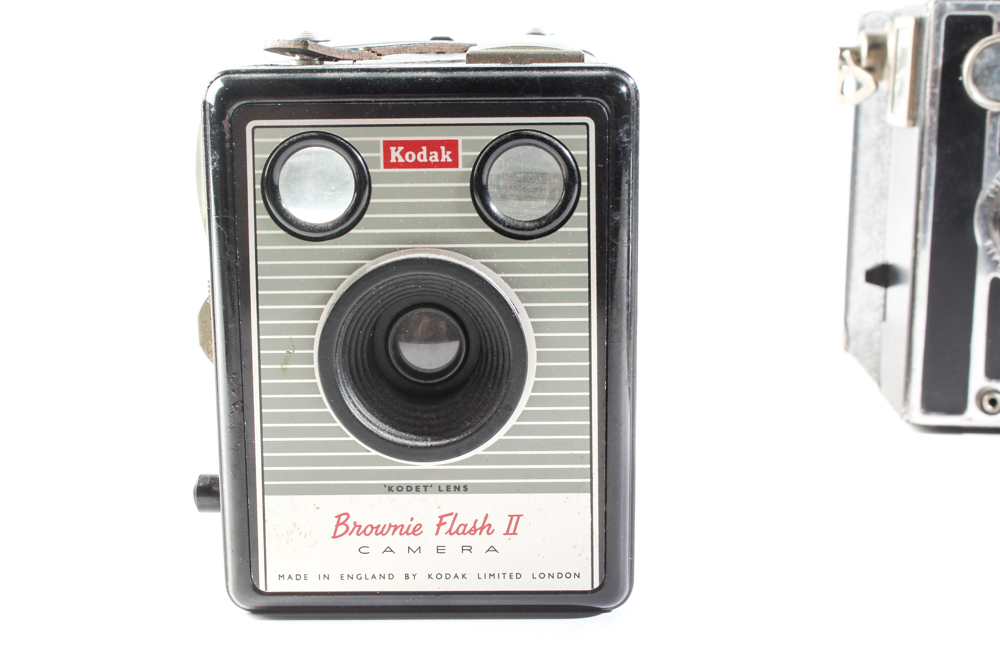 Vintage Twin-Lens Reflex Cameras Featuring Wardette and Kodak