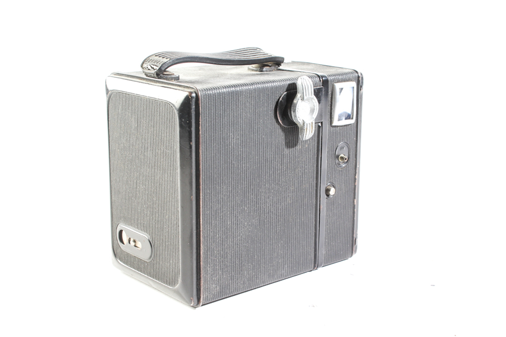 Vintage Twin-Lens Reflex Cameras Featuring Wardette and Kodak