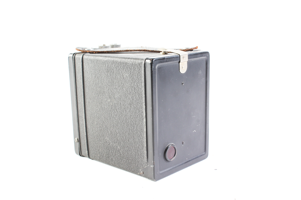 Vintage Twin-Lens Reflex Cameras Featuring Wardette and Kodak