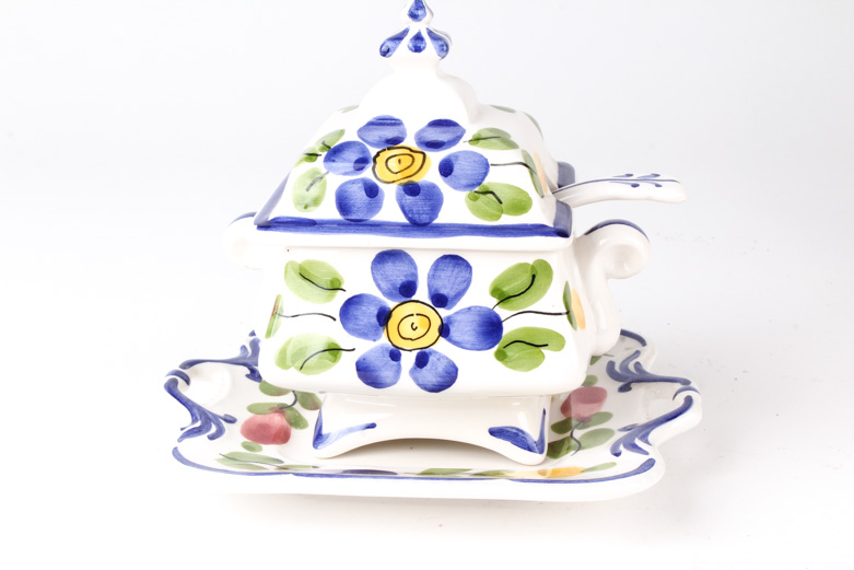 Ceramic Decor Including Bordallo Pinheiro