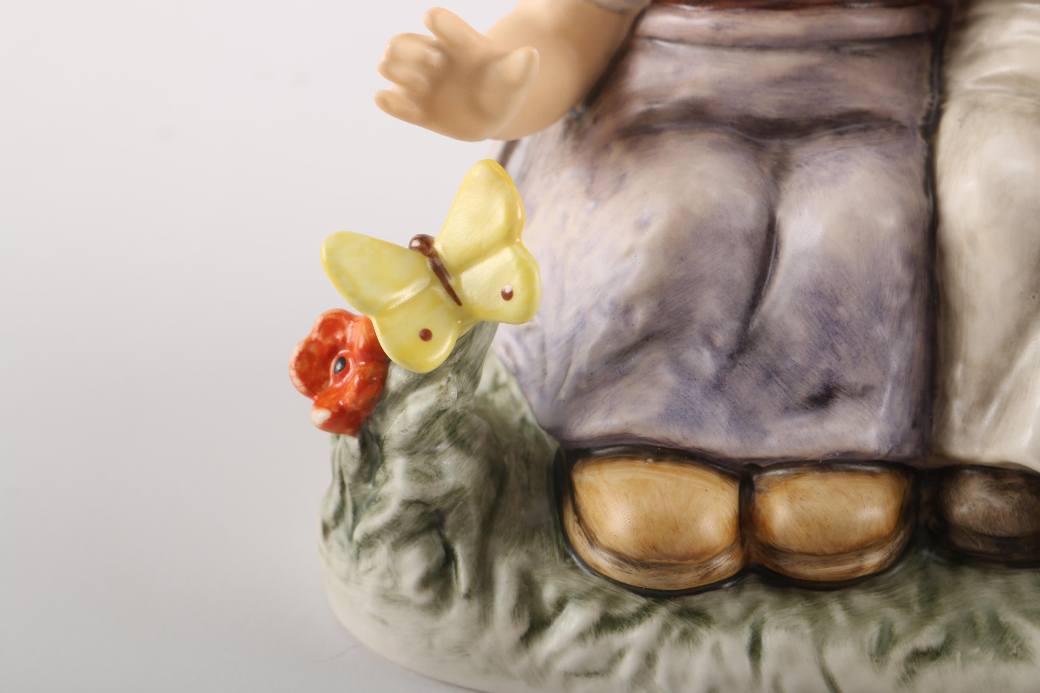 2000 First Issue Hummel Goebel "Pleasant Moment" Ceramic Figurine