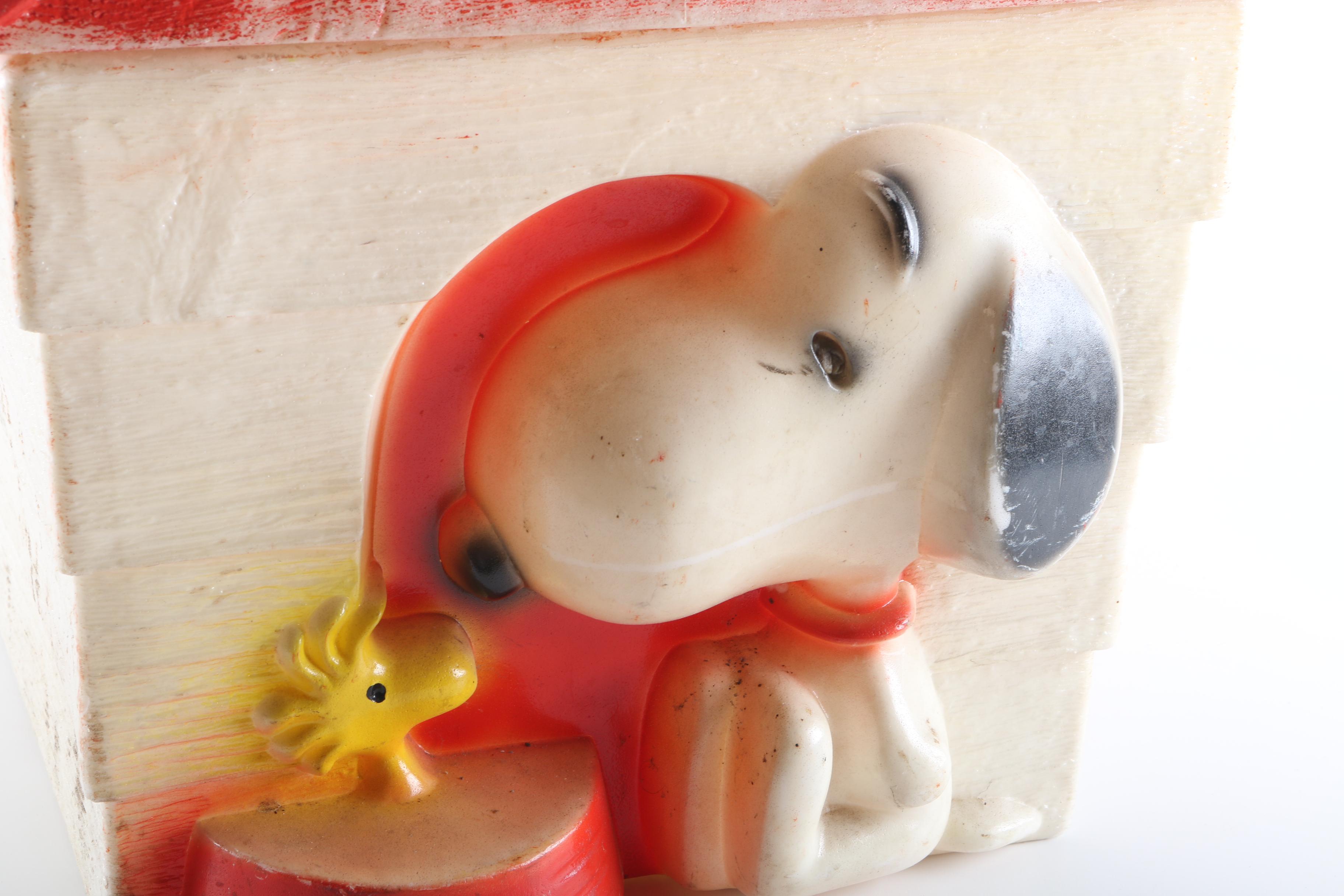 "Peanuts" Snoopy and Woodstock Plastic Toy Chest