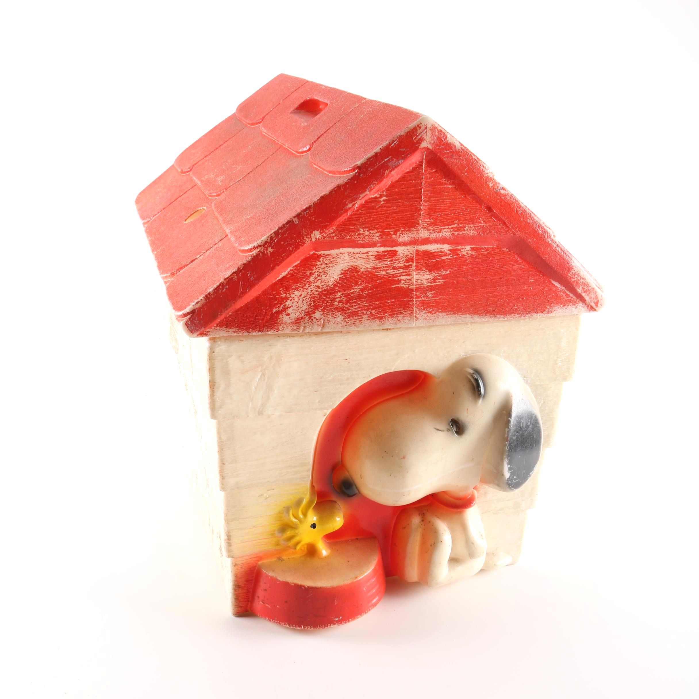"Peanuts" Snoopy and Woodstock Plastic Toy Chest